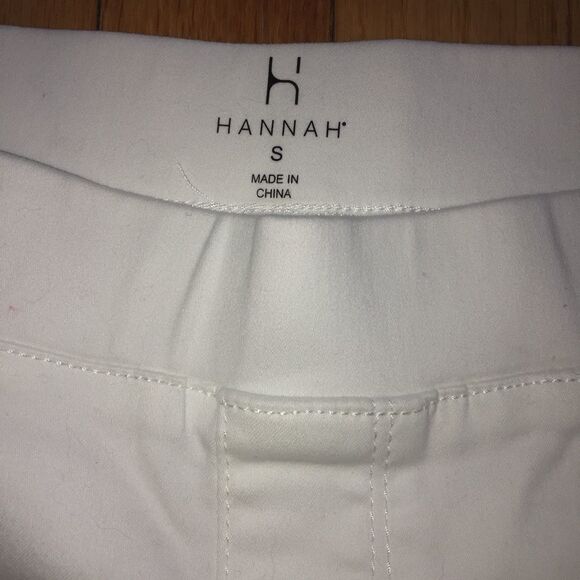 — Hannah — Beautiful Small White Capris NWT  - Picture 4 of 11